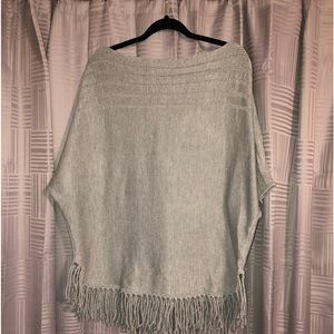 New Direction grey short sleeve sweater top with fringe at the bottom